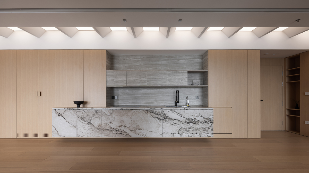 Phòng khách, bếp – ăn nằm liên thông, không sử dụng vách ngăn để tránh cảm giác không gian bị chia cắt, tù túng.